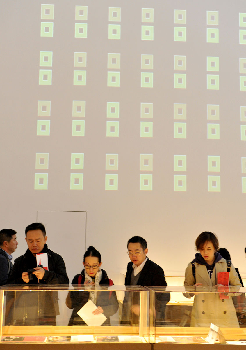 先敬罗衣后敬人