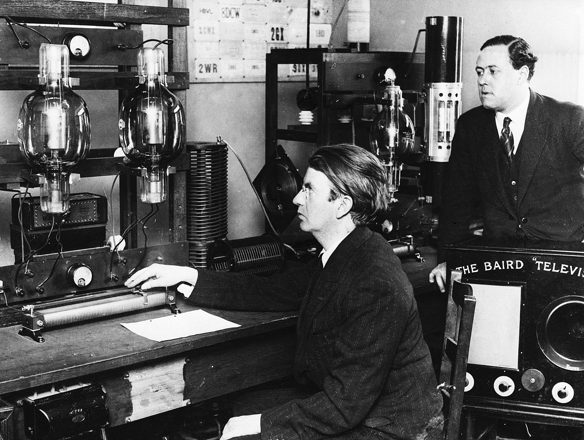 发电机和电动机哪个先发明