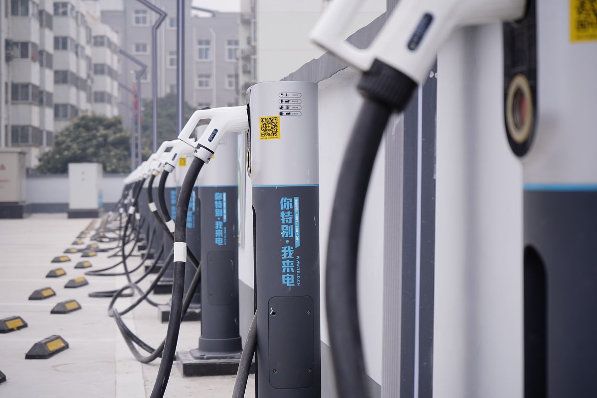 随着电动汽车在城市交通系统中的占比将不断增大无序充电也在逐渐扩大对电网造成的负荷冲击。