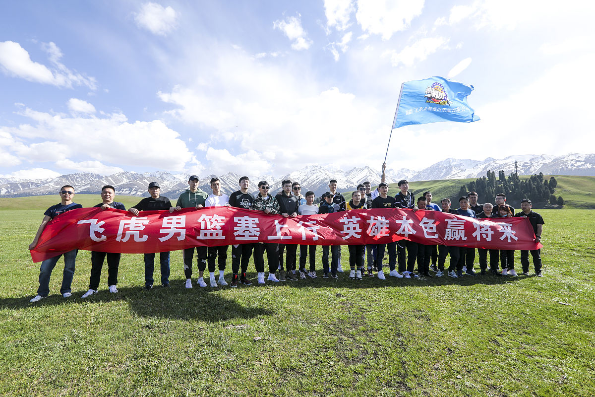 帮我设计一个呼和浩特的团建旅游线路2天一晚的