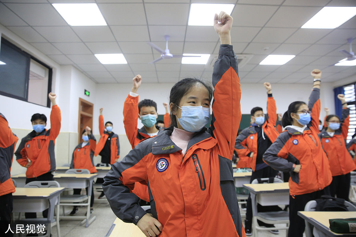 新加坡航空客机故障迫降，航空专业学生如何应对？