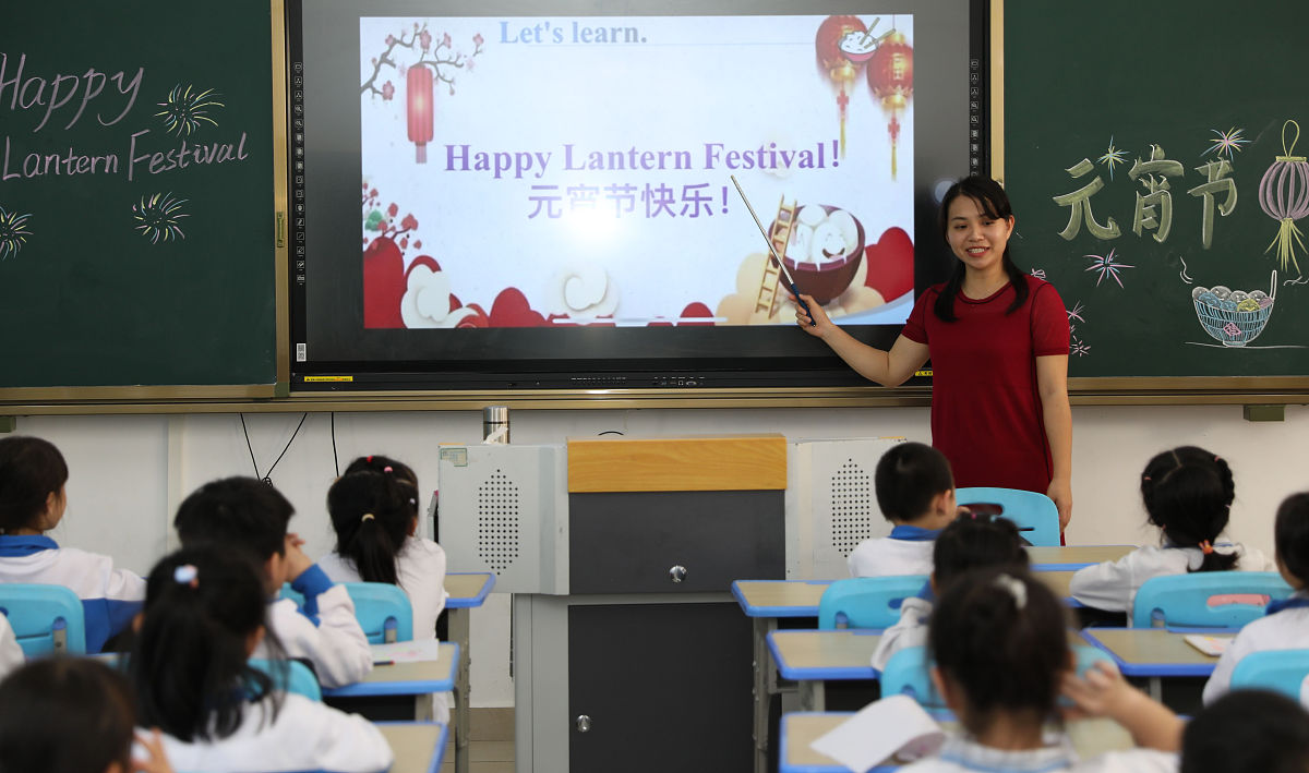小学英语教师在师德、教育教学、学生管理、参与学校活动等方面德有效做法事迹