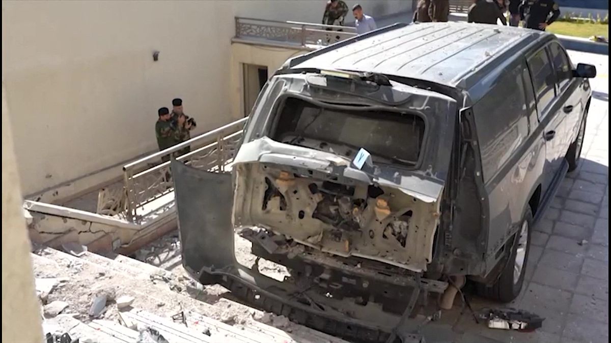 小区遇到车辆闯入怎么处理