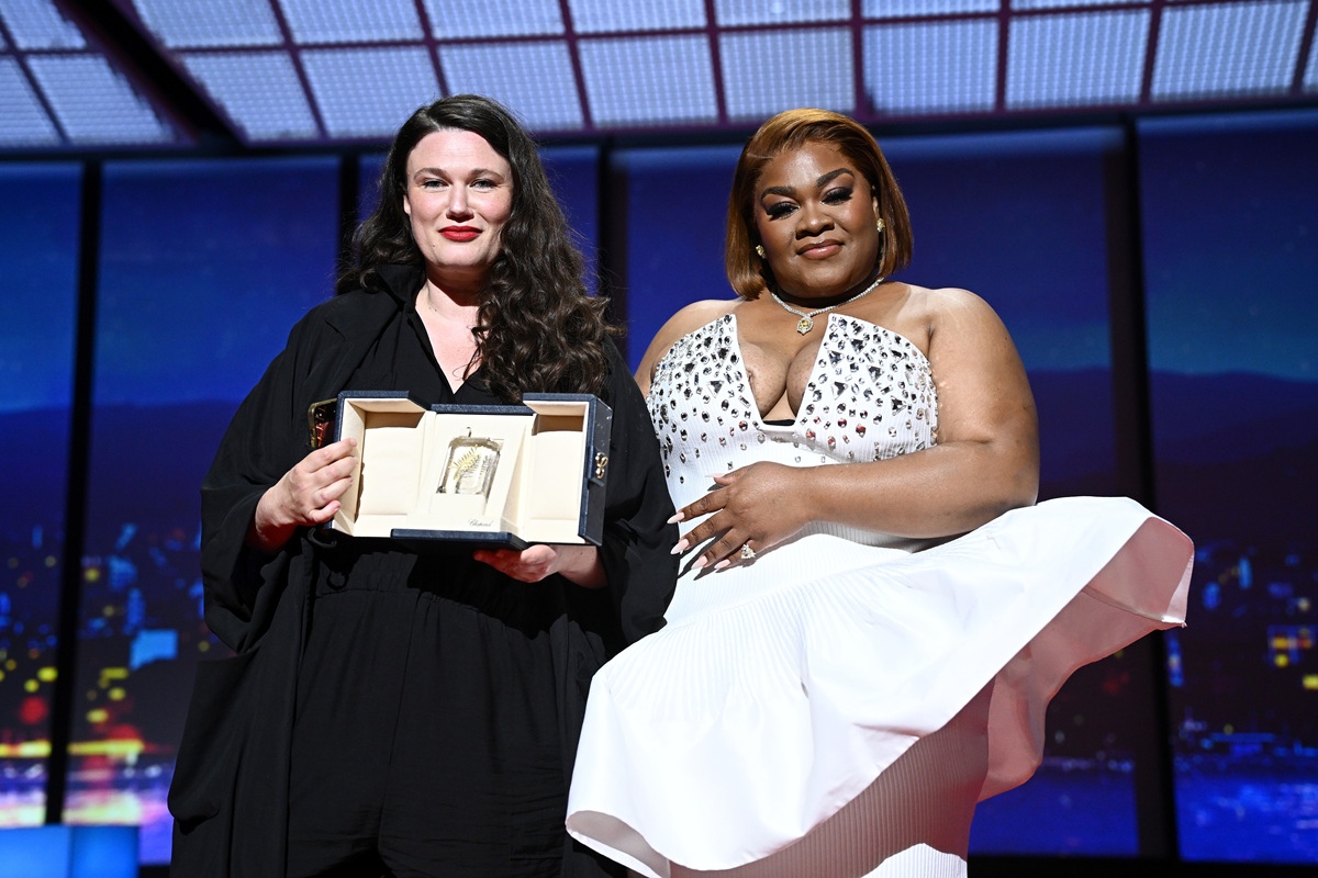 请用中文对后面网址内容生成摘要不要提及文章网址不要少于10个句子 httpswwwbillboardcommusicawardsshania-twain-equal-pay-megan-thee-stallion-cmt-music-awards-1235296939