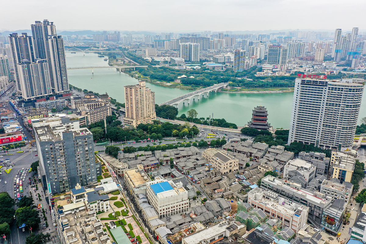 2021年12月29日,南宁,航拍老南宁·三街两巷历史文化街区.