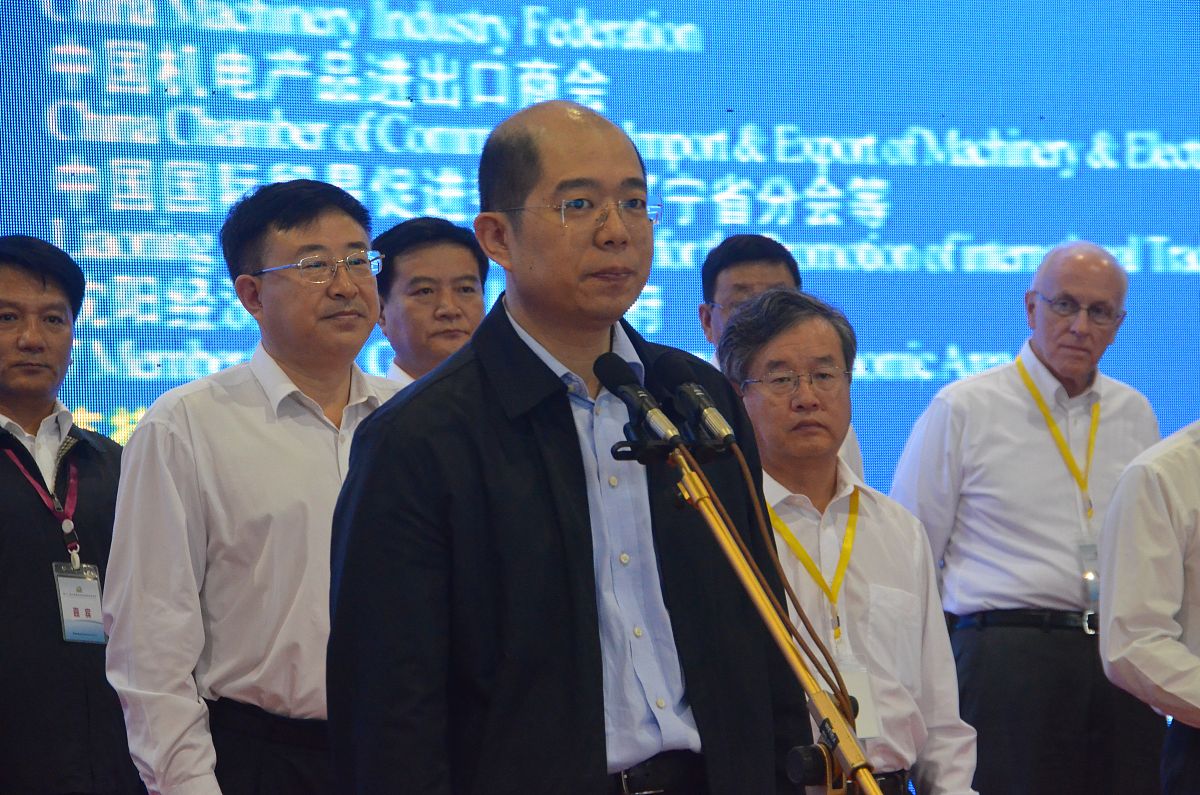 吴旭升：中国石化业领军人物，慈善家