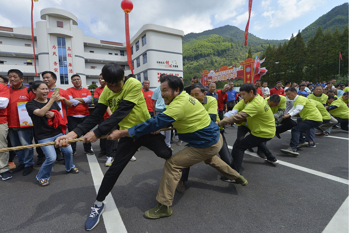 中秋团建趣味运动会 Banner 标语：创意十足，欢乐无限！