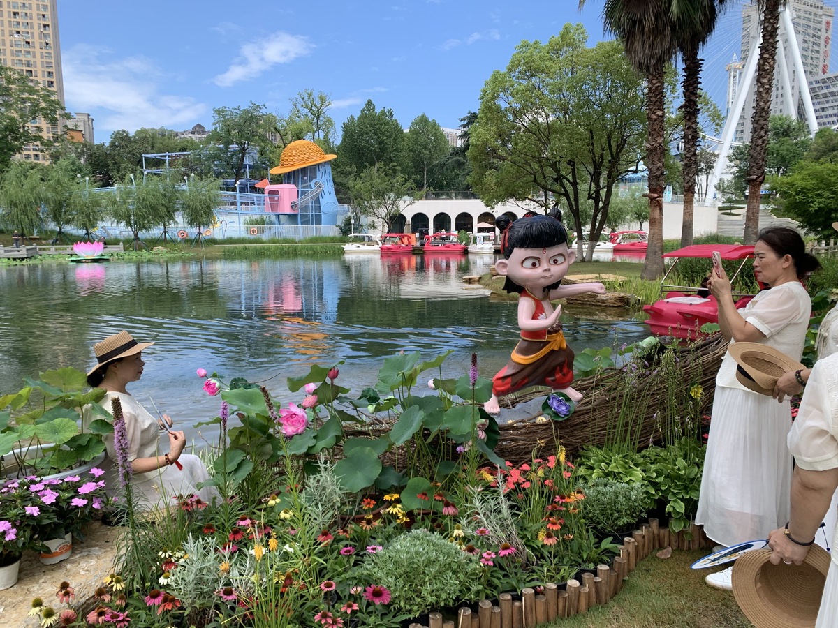 以导游的口吻写18条关于旅游的中文标题