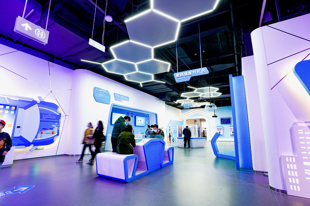 郑州信息科技职业学院宝玉石鉴定与加工技术专业就业前景 - 未来职业发展方向分析