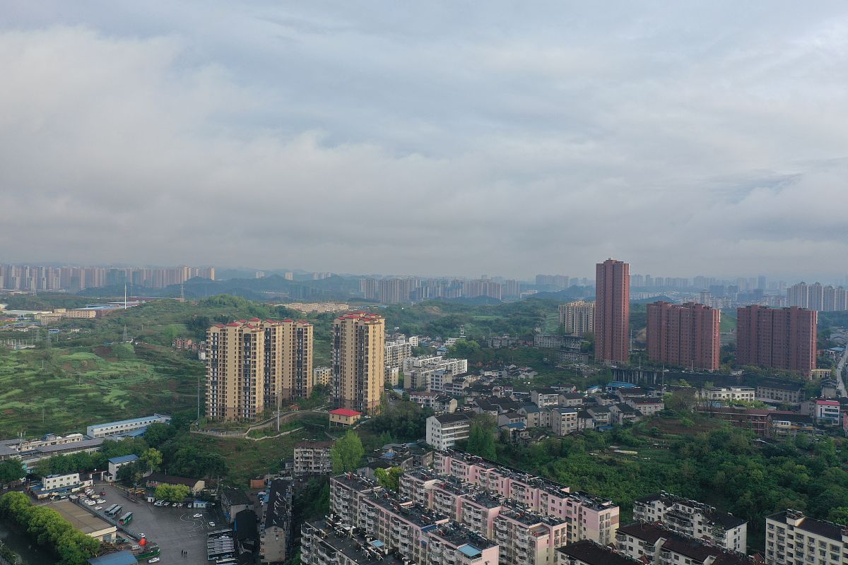 2021年4月7日,雨过天晴,航拍湖北宜昌雨后云雾缭绕,风景如画.
