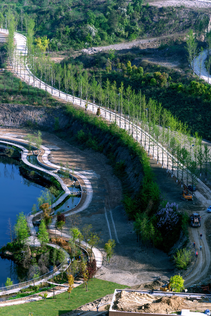 2026年4月10日,湖北省十堰市,国瑞文旅小区"水上乐园"