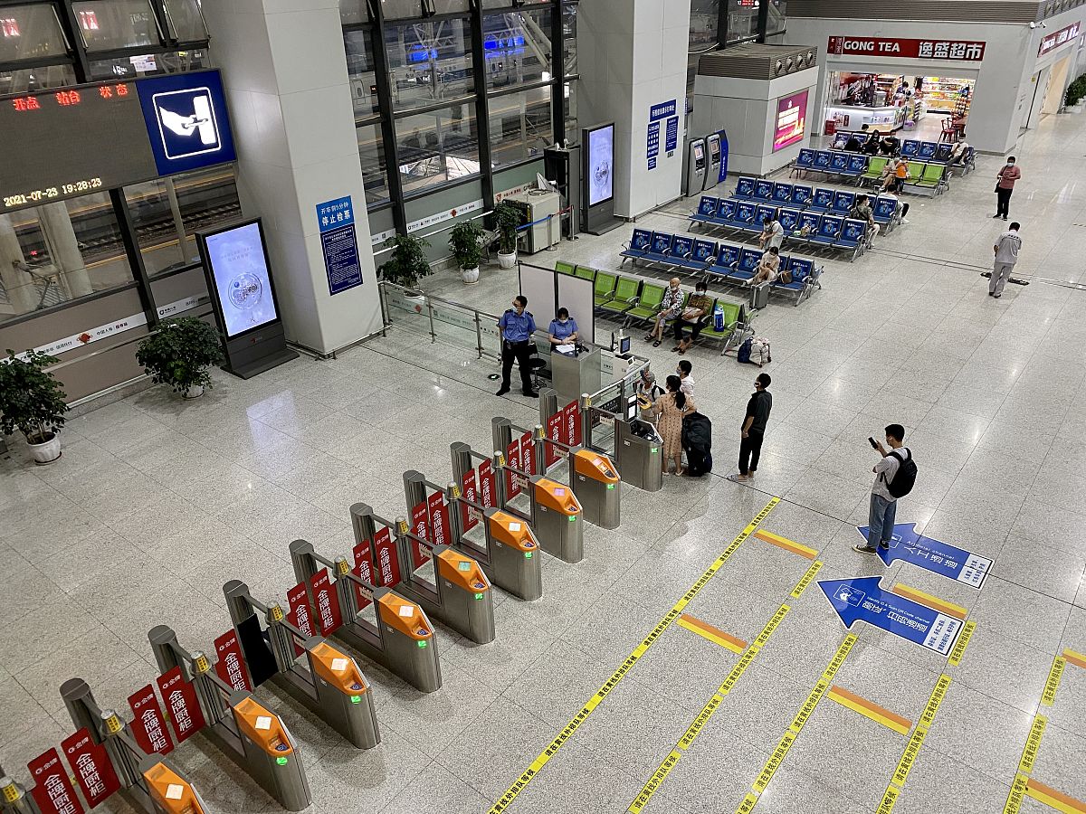 卫星厅行李等待时间长的解决方案