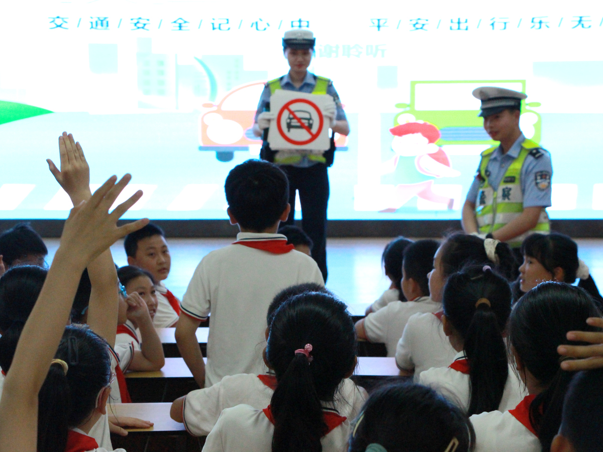 2021年文明交通宣传教育活动方案1000字左右包括导语活动目的活动内容活动安排领导小组活动原则