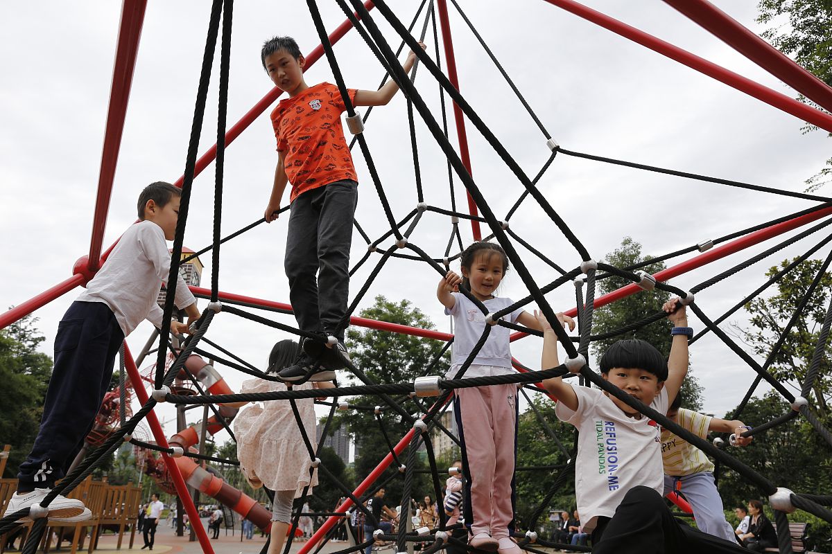 重庆2022年男生上什么卫校好