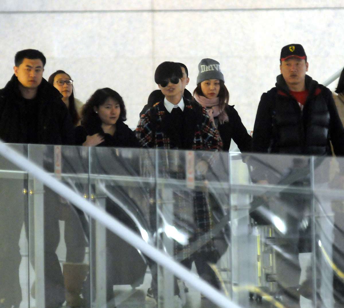 按老百姓的问法写出20条机场派出所电话多少的相似问