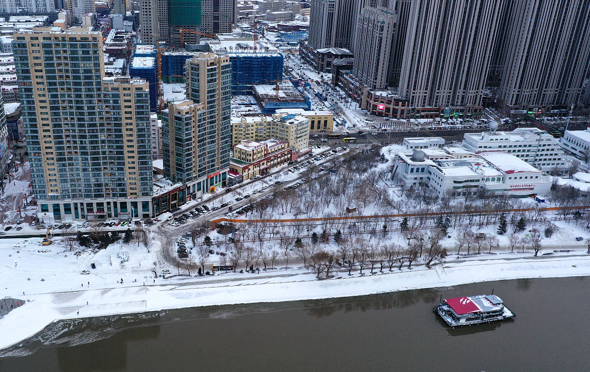 对蜜雪冰城核心竞争力提升路径探究的渠道拓展提升进行分保证内容逻辑性和通顺性有数据支撑最好