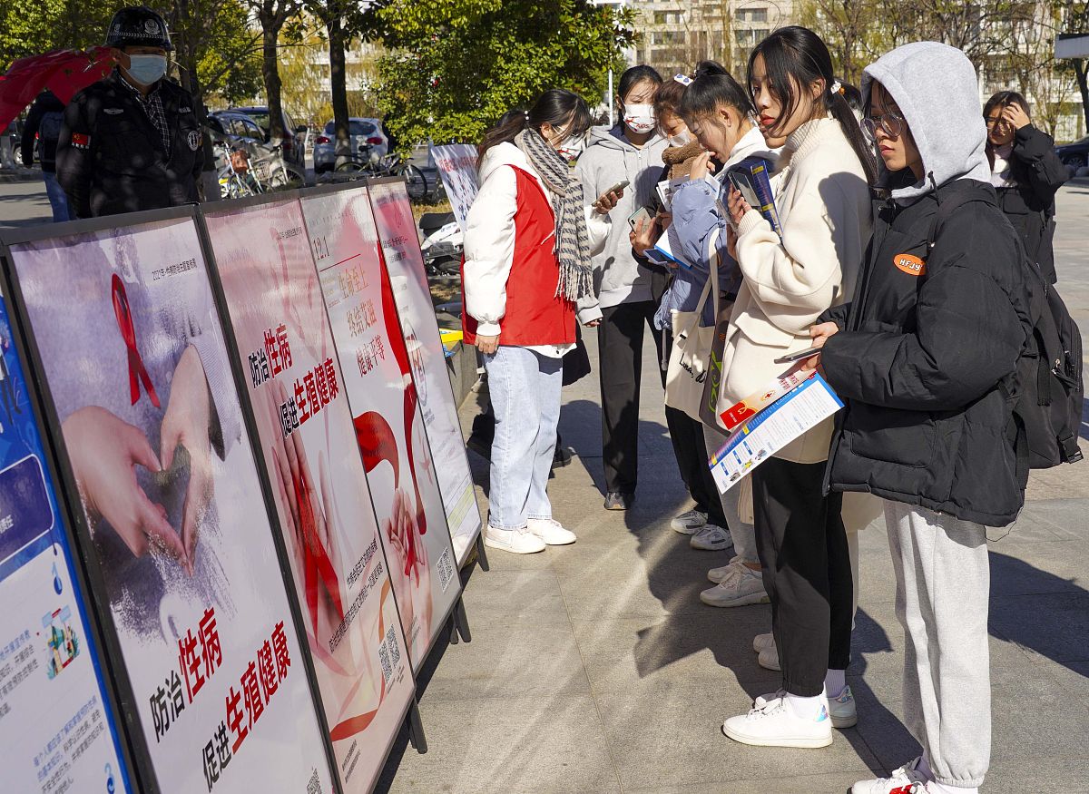 新冠疫情下大学生人格特质、社会支持与应激反应的关系 参考文献