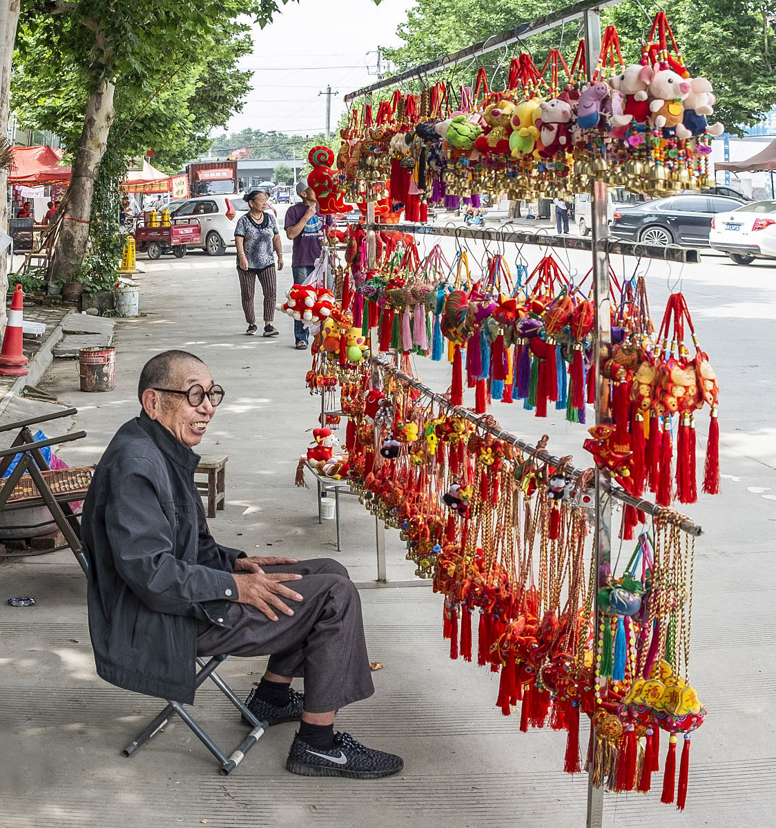 西安西咸新区流动摊贩政策解读：规范管理与发展并进