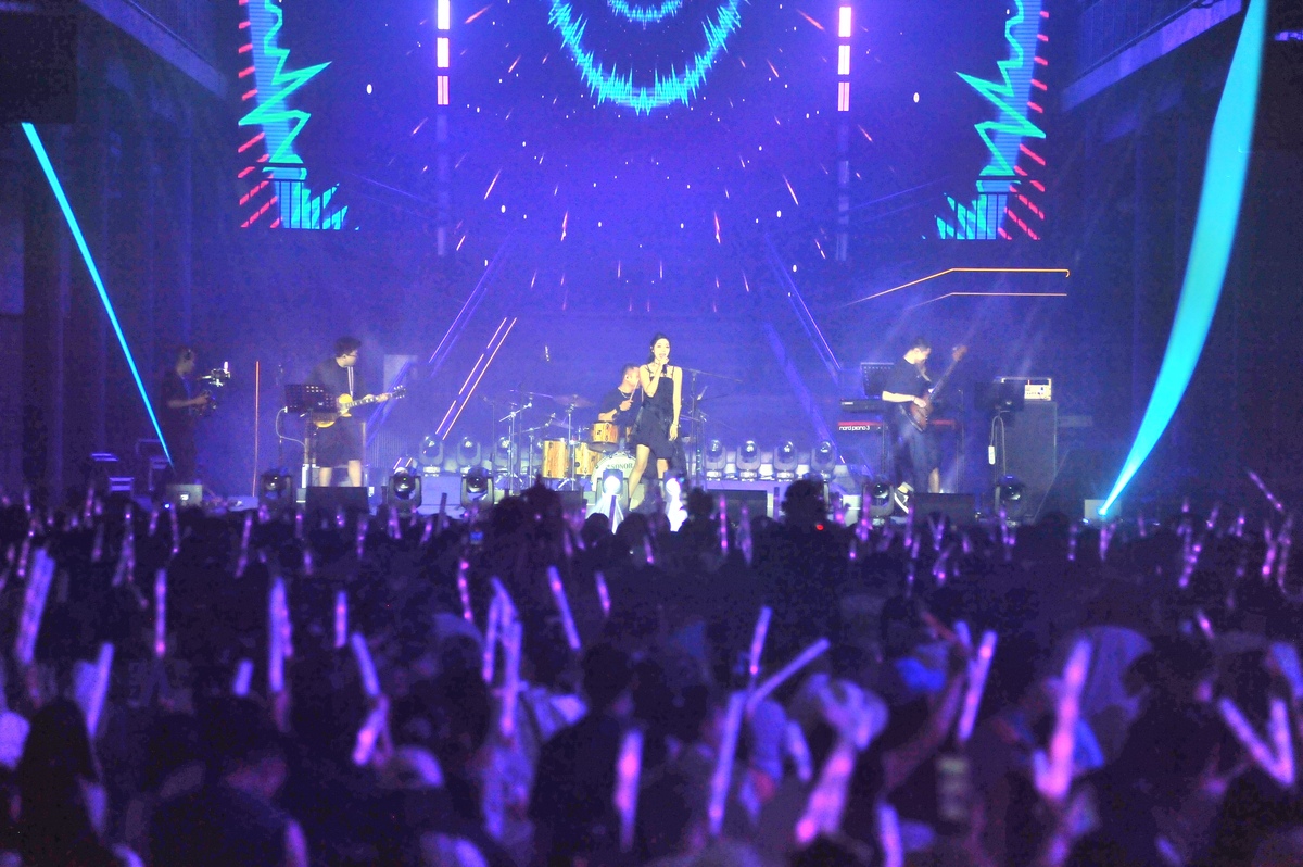 【盛大来袭】燃爆你耳朵！顶级音乐巨星演唱会，邀你共度激情之夜！