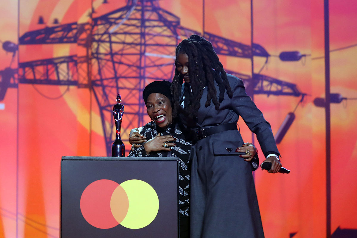 RWO 字母组合能组成哪些单词？