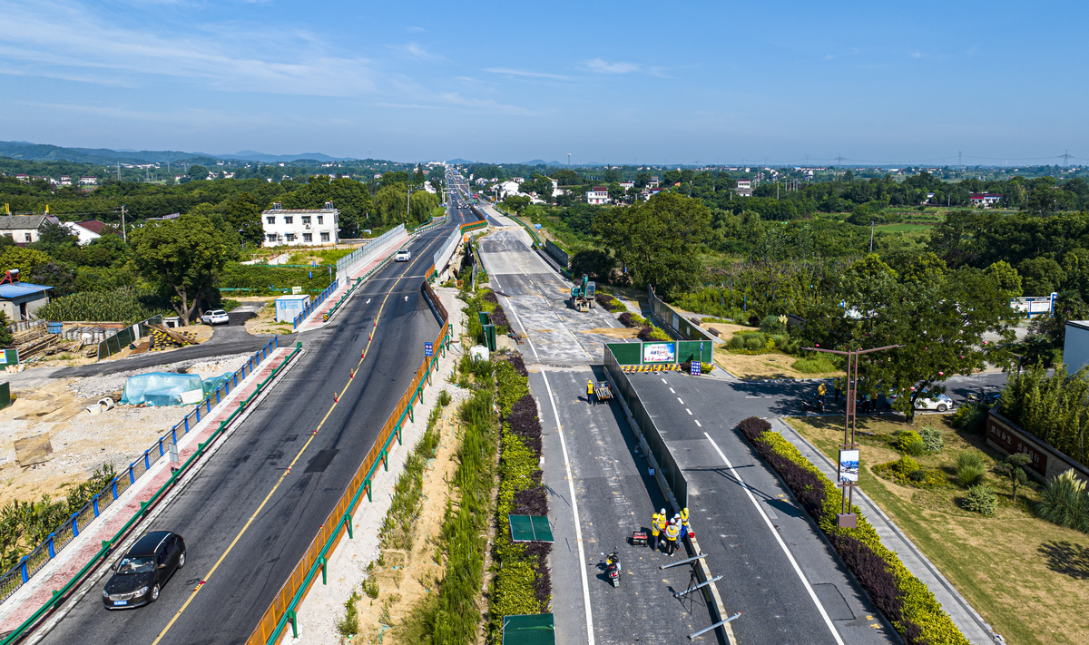迎宾大道封路通知：道路修复施工，车辆绕行