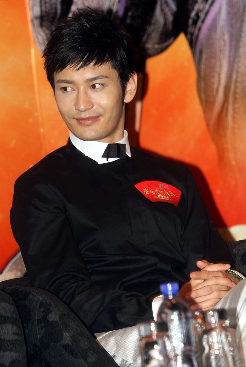 2010年7月6日,上海,电影《唐伯虎点秋香2》新闻发布会.黄晓明+++_+++