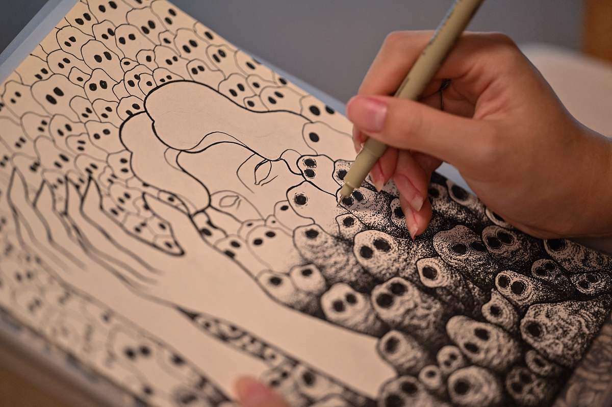 小说《推拿》中的盲人形象分析：外貌、心理、文化和社会意义