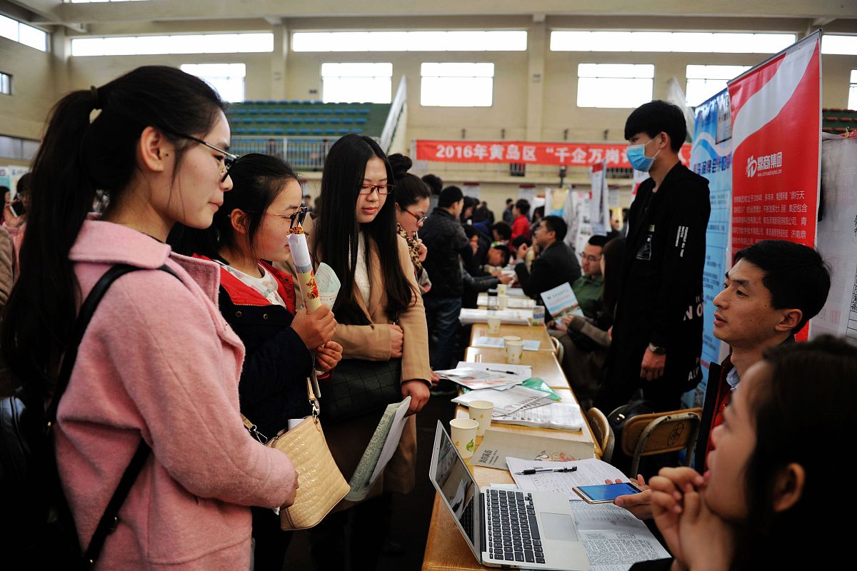 大学生就业现状：当今社会环境利弊分析 | 反方辩论稿