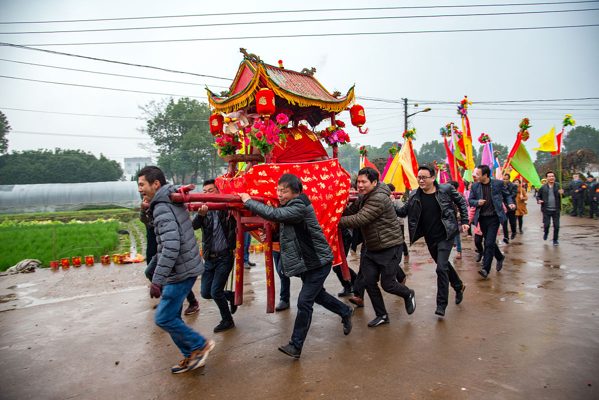 国庆节诗歌祝福语：祝祖国繁荣昌盛，人民幸福安康