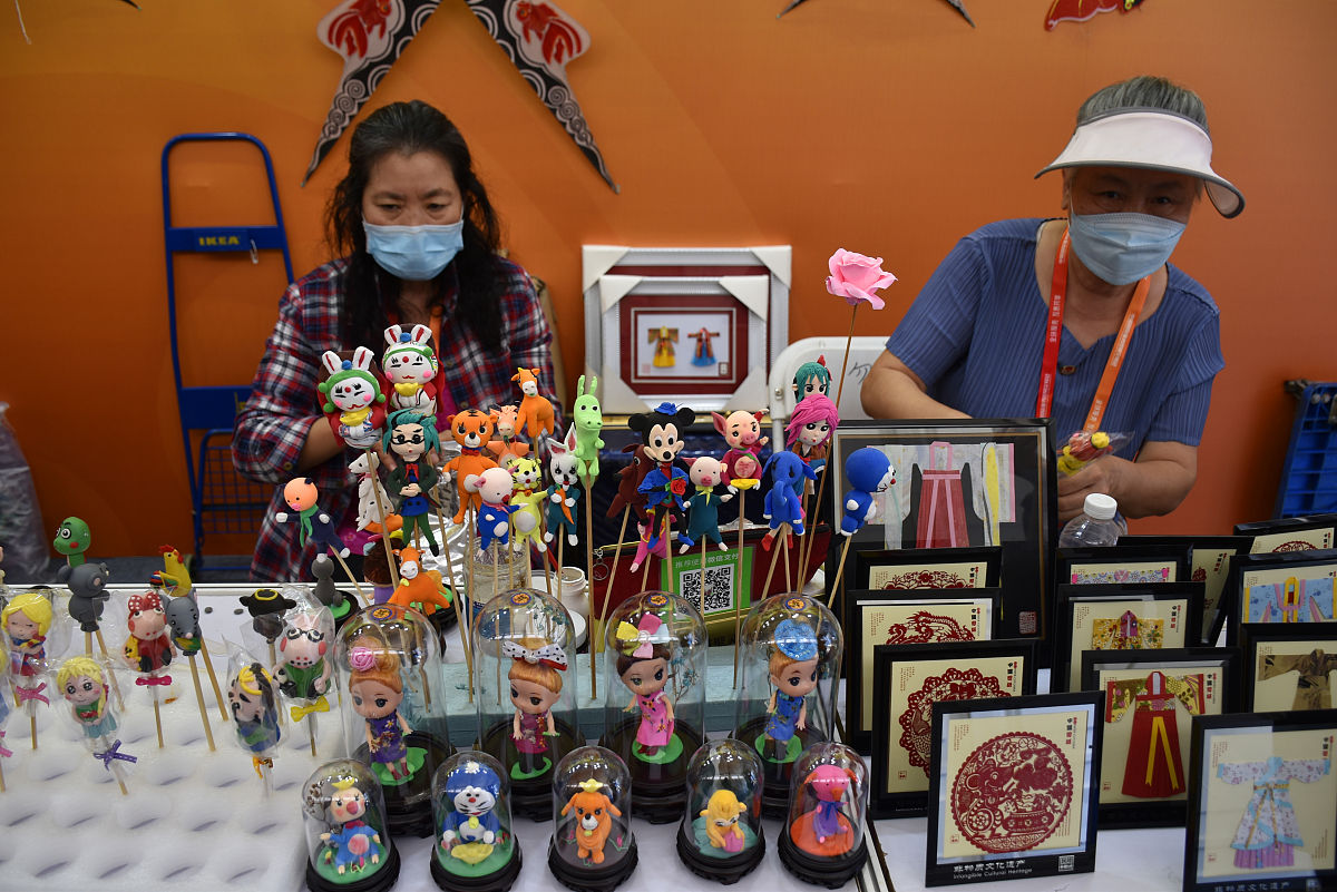 梁平职业教育中心民族工艺品设计与制作专业：特色课程与发展方向