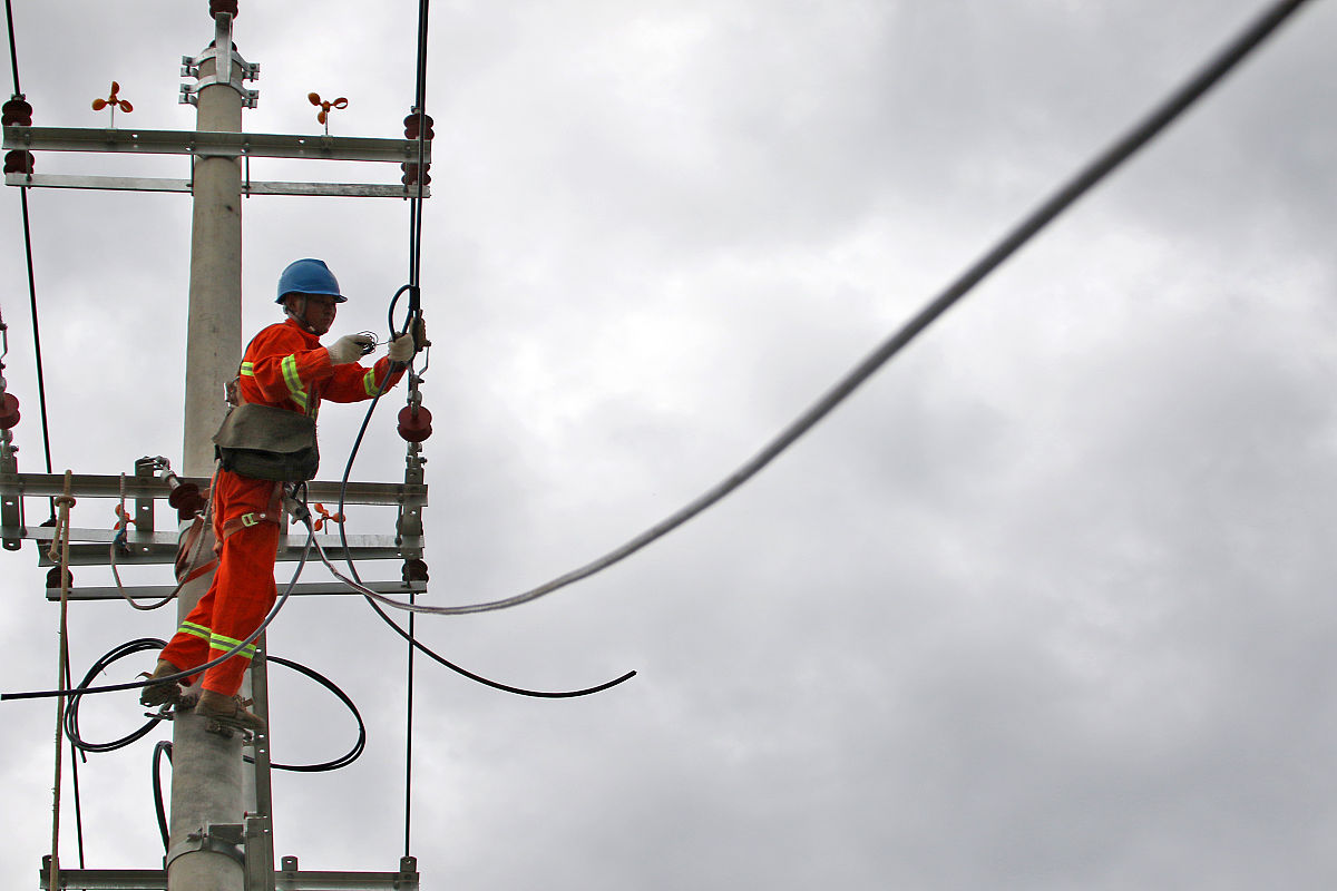 请对论文章节内容232 线路过载造成的后果进行写作保证其内容合理性和逻辑性不要乱写：