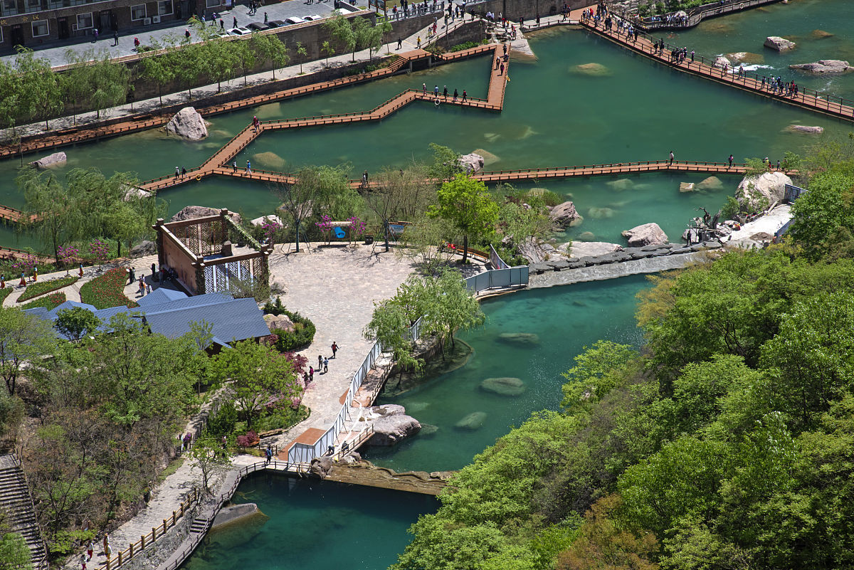 Wuzhen tourism script in EnglishGood afternoon everyone My name is OU YANG GUIHUA Before our journey today I’d like to ask you a question Do you know who she is Yes she is liu ruo ying One day in 2007