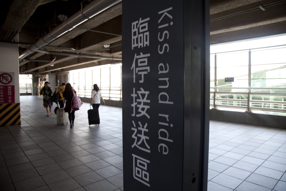 上海地铁人民广场站出口指南：18个出口详细介绍
