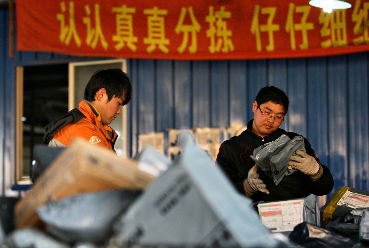 中国快递公司快递员社会保障现状调查：六家公司对比分析