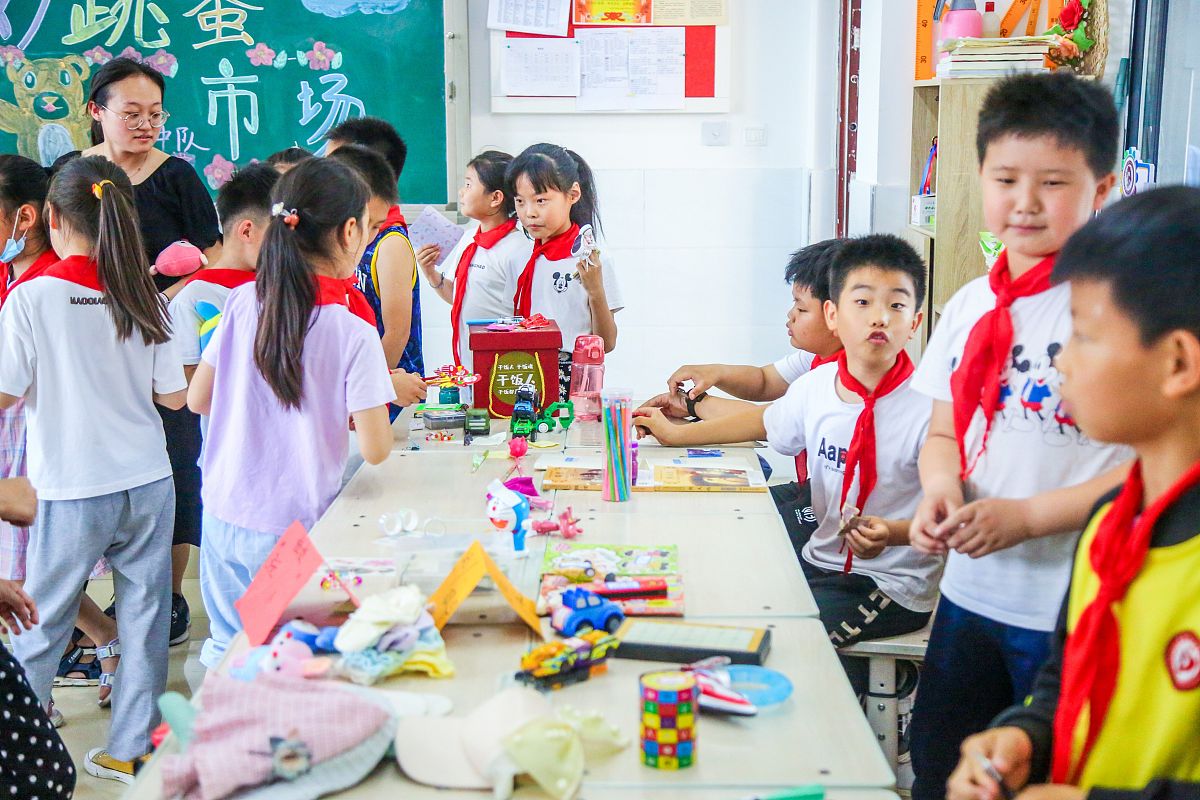 用新鲜感的词句介绍校园欢乐事设计意图。