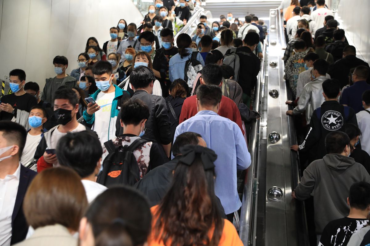 西安地铁大客流现场处置优化策略：从运营流程角度探究