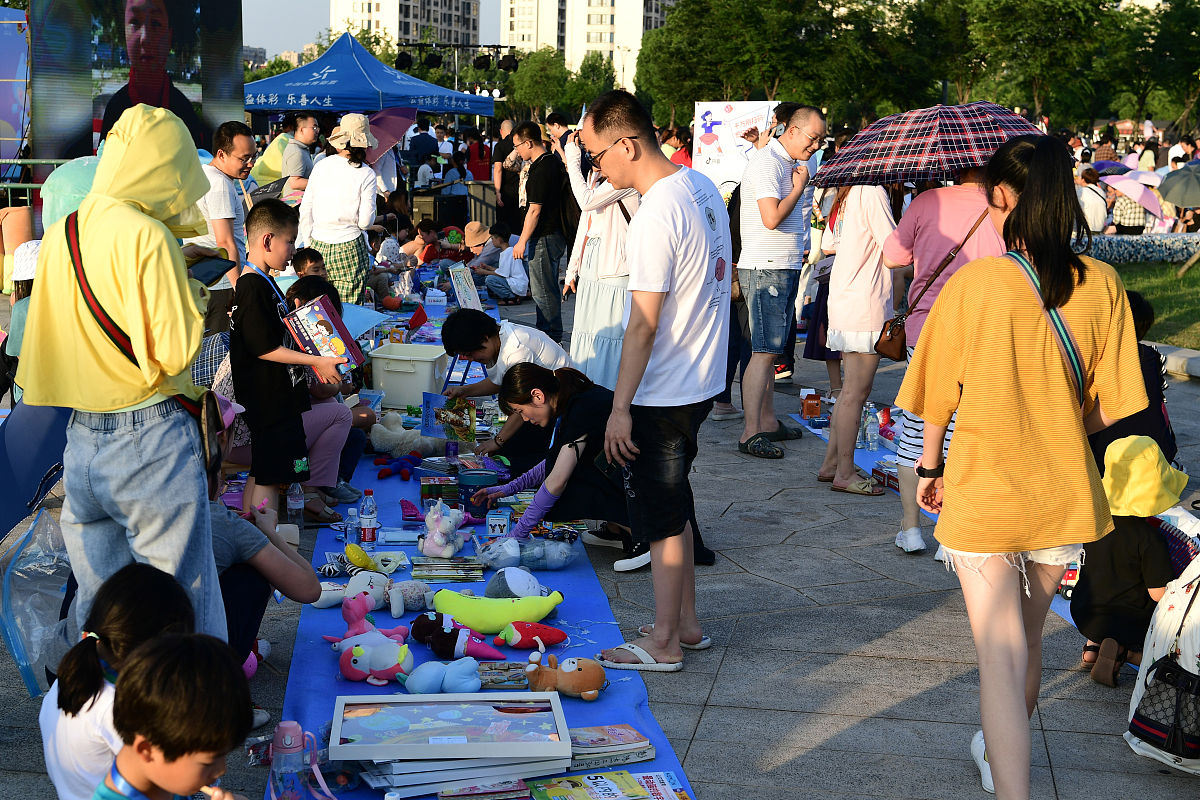 以王文午、郑浩、胡启瑶、孔素、赵宇航、胡启帆六兄弟写一篇励志小说要求语句连贯字数不少于2000字