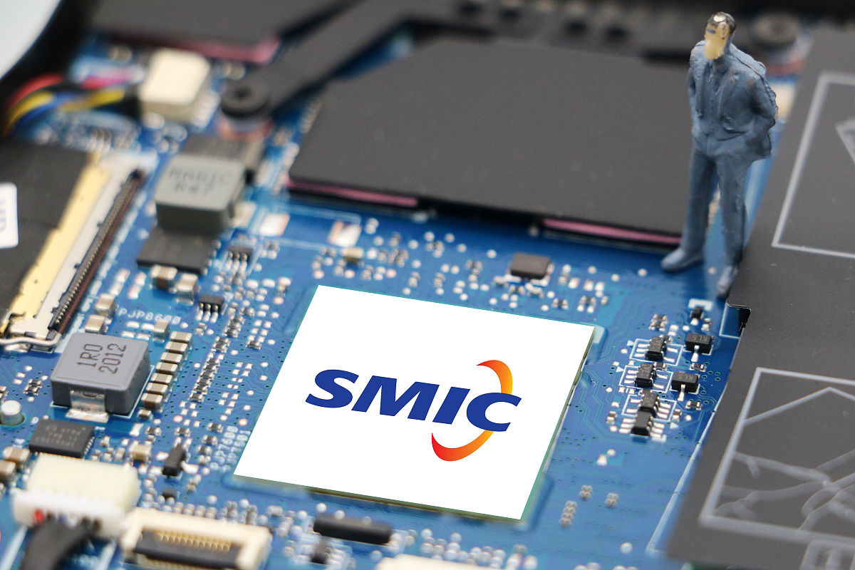 美国制裁中芯国际的摘要写2000字