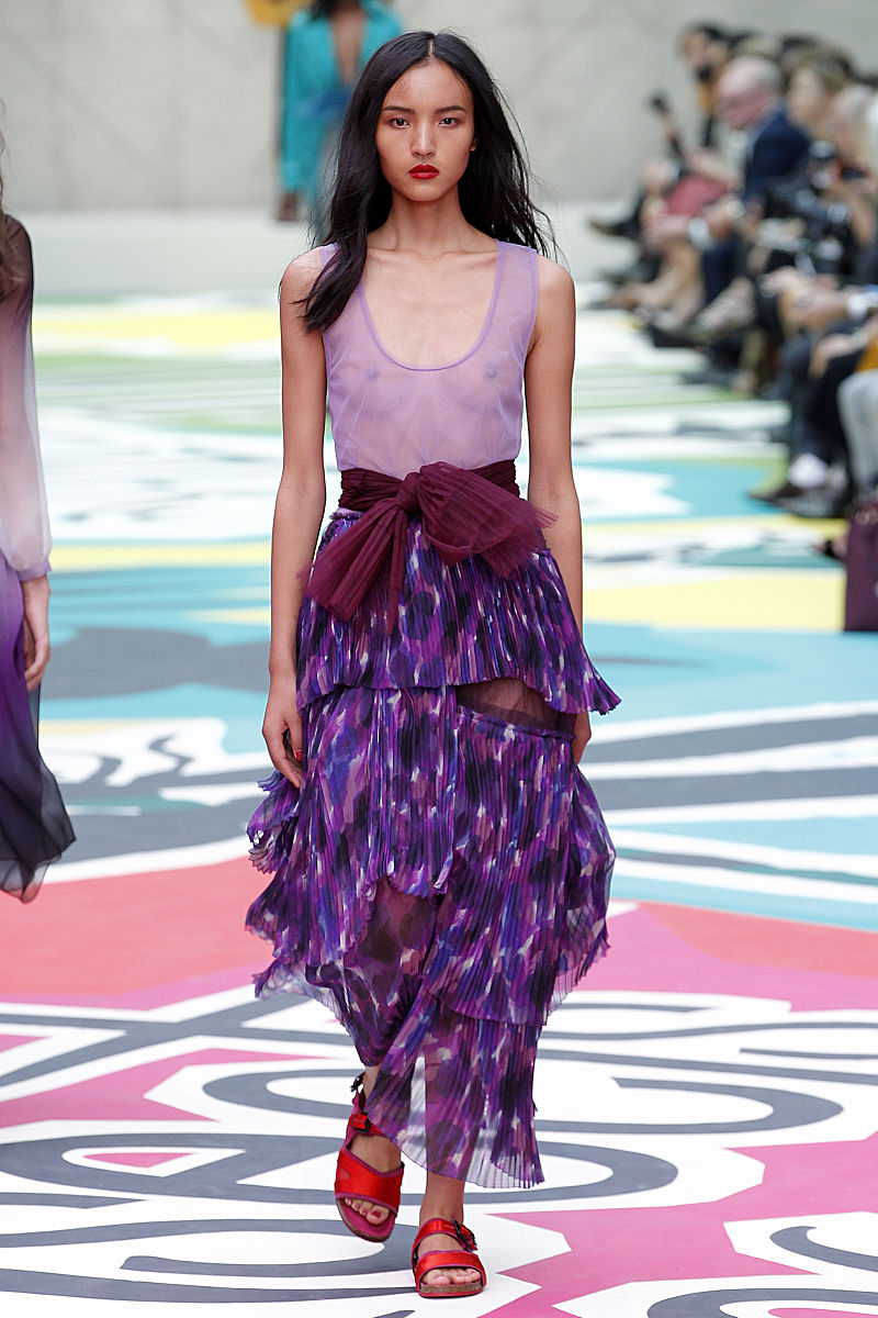 您现在正在写论文《A村村级会计委托代理制度的规范与完善》请论述322 A村会计委托代理制度的实施情况写成一段话格式内容要合理尽可能增加数据统计并以表格形式体现不要乱写：