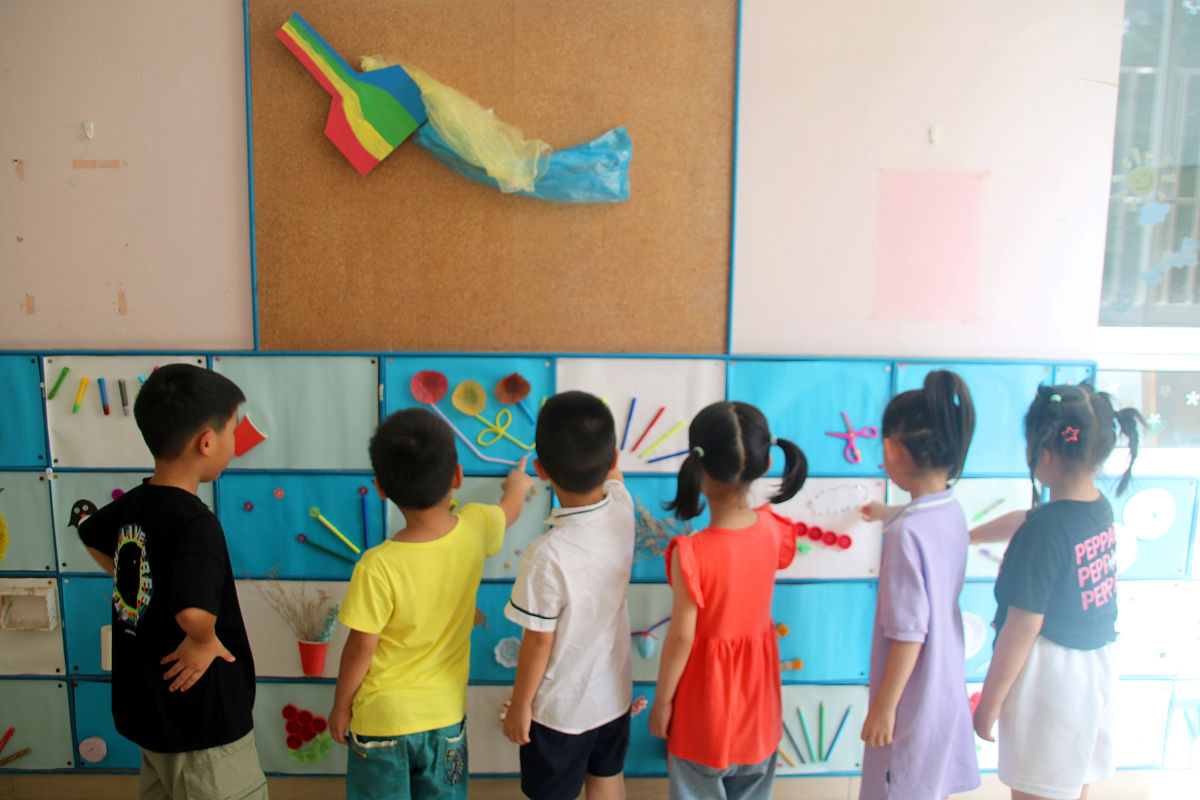 幼儿园中班区角观察记录与分析：角色扮演和绘画区域提升孩子自信与创造力