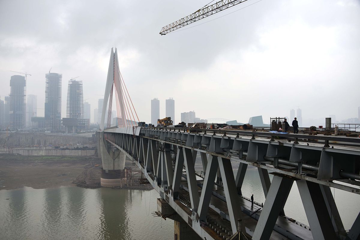 实习经历：参与跨江大桥建设，体会工程项目复杂性