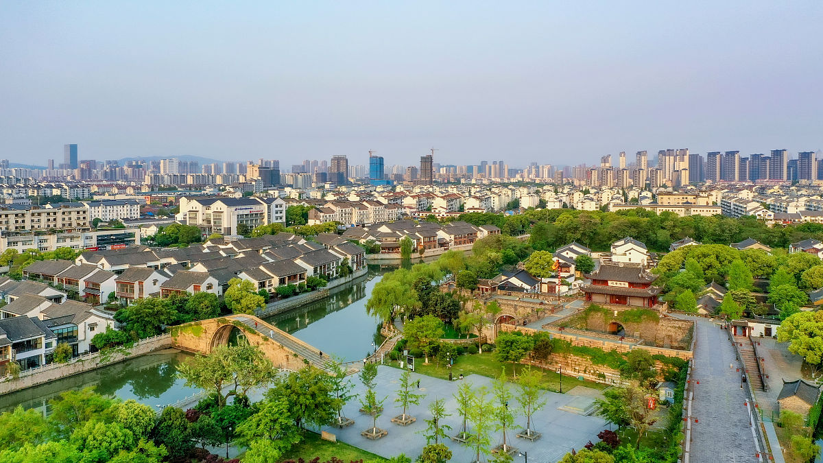 2020年4月26日,苏州盘门景区日出风光.