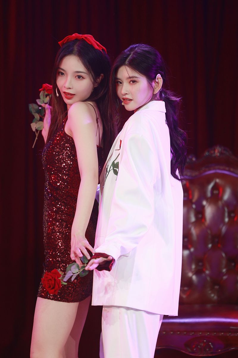 Me 以心跳的那么快为开头写一首小诗;