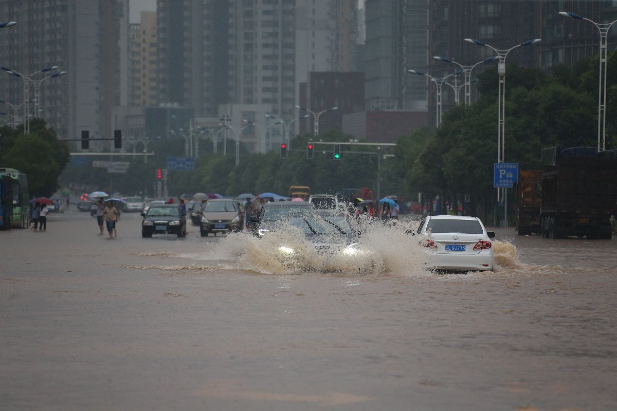 广西梧州遭遇“风暴洗礼”：城市如何化危为机？