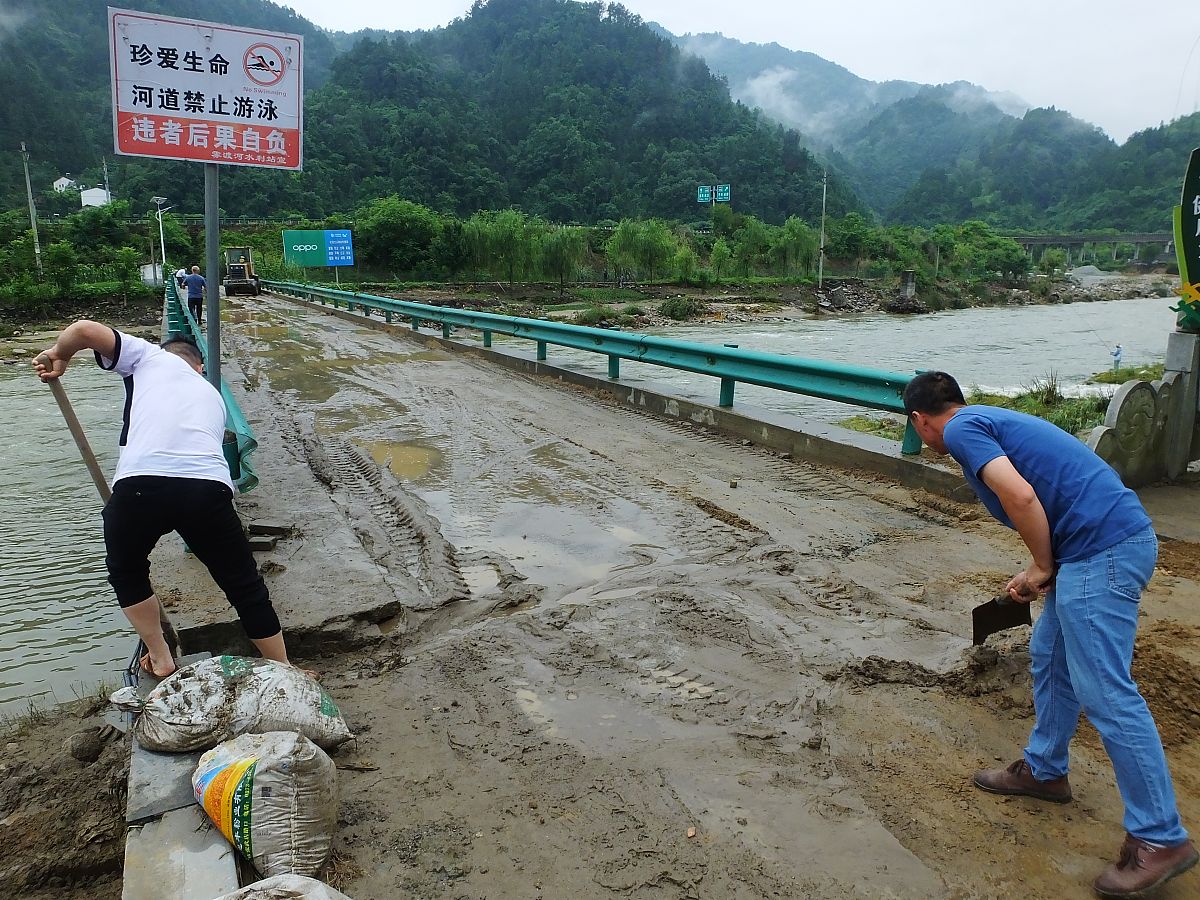 汛期农村公路安全隐患大，加强防范刻不容缓