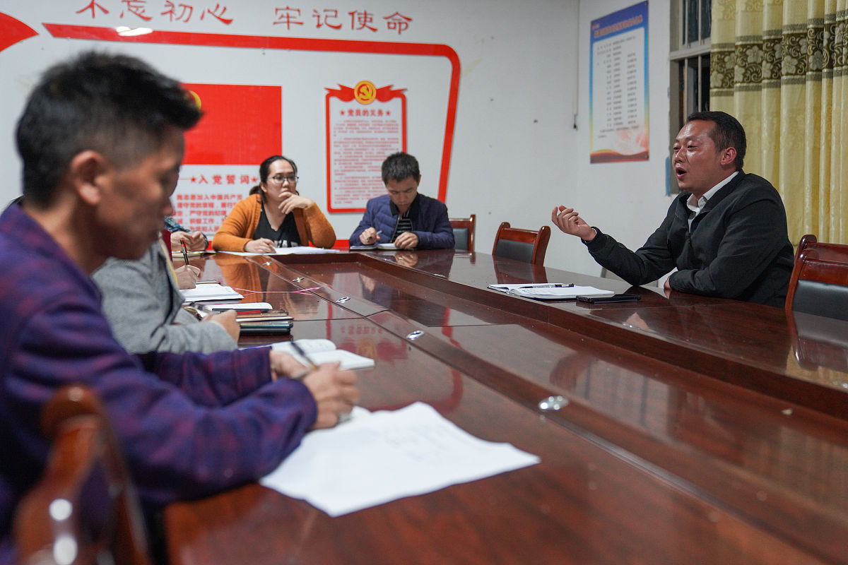 兴亚党支部组织网格监督员开展项目监督检查，严查超前结算、饮酒报备等问题