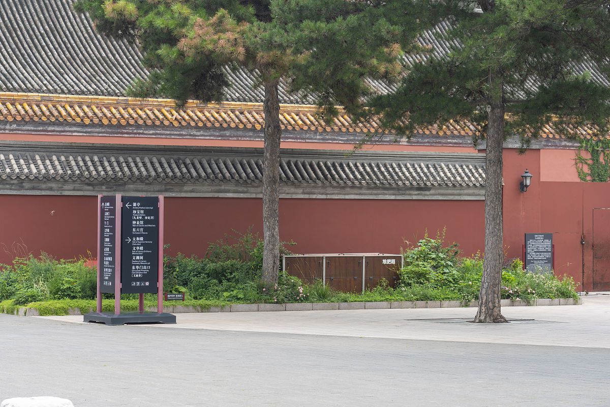 要三个研学旅游方案帮我用210字详细描述