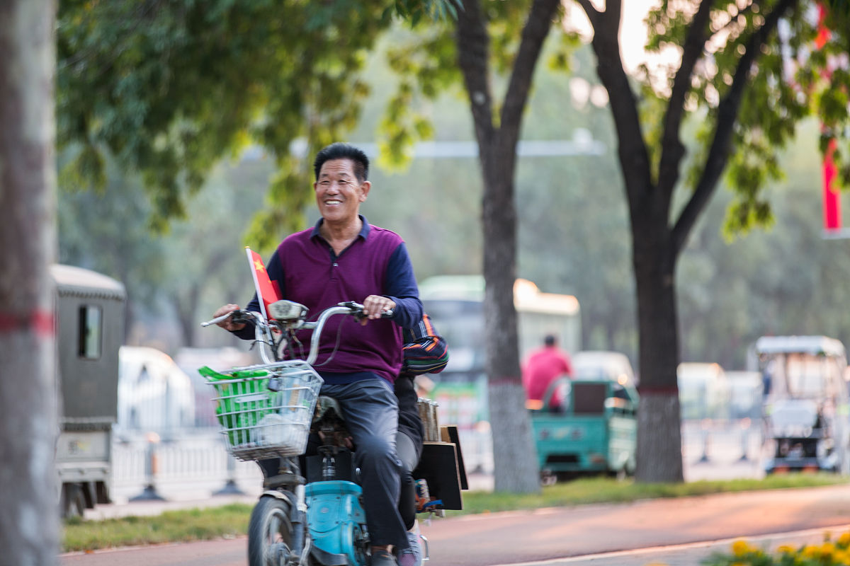 选择高铁学校的六大关键因素：地理位置、专业设置、学费、文化氛围、就业前景和师资力量
