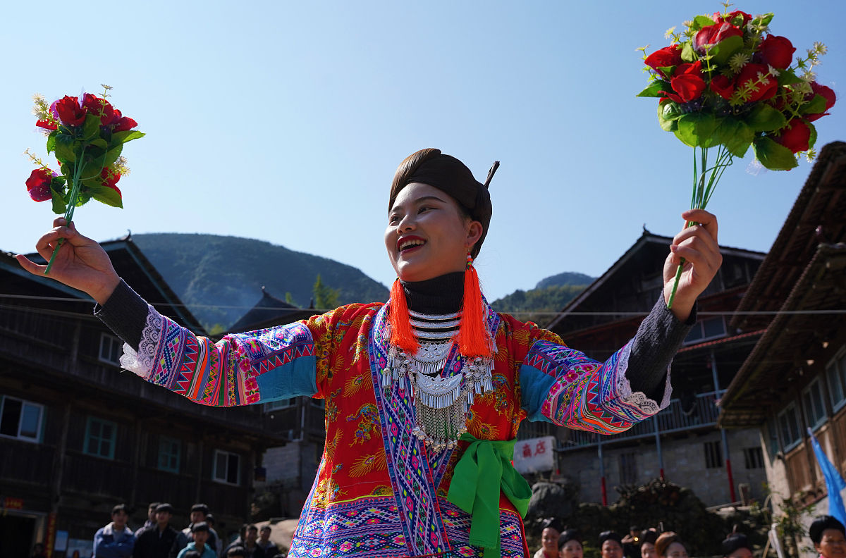 2021年2月17日,在广西融水苗族自治县洞头镇高安村三岔瑶寨,一名瑶族