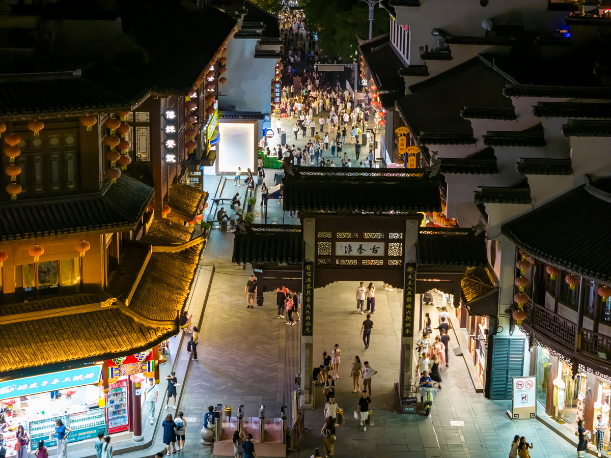 南京夜生活：探秘历史与现代交融的夜之城